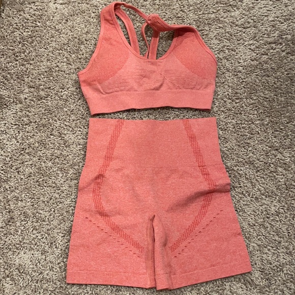 Sports bra and biker shorts set - Picture 2 of 2